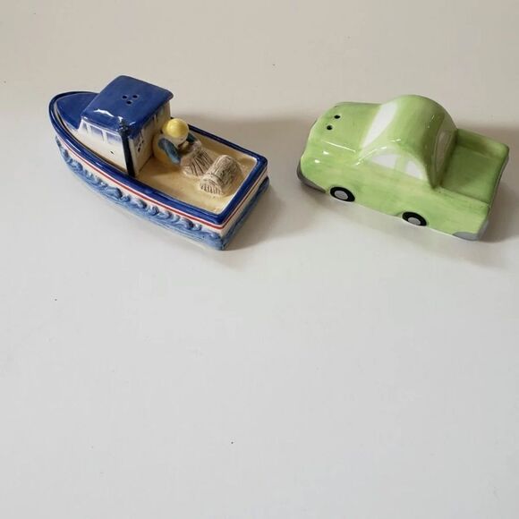 WLC Salt & Pepper Shakers - Picture 4 of 10